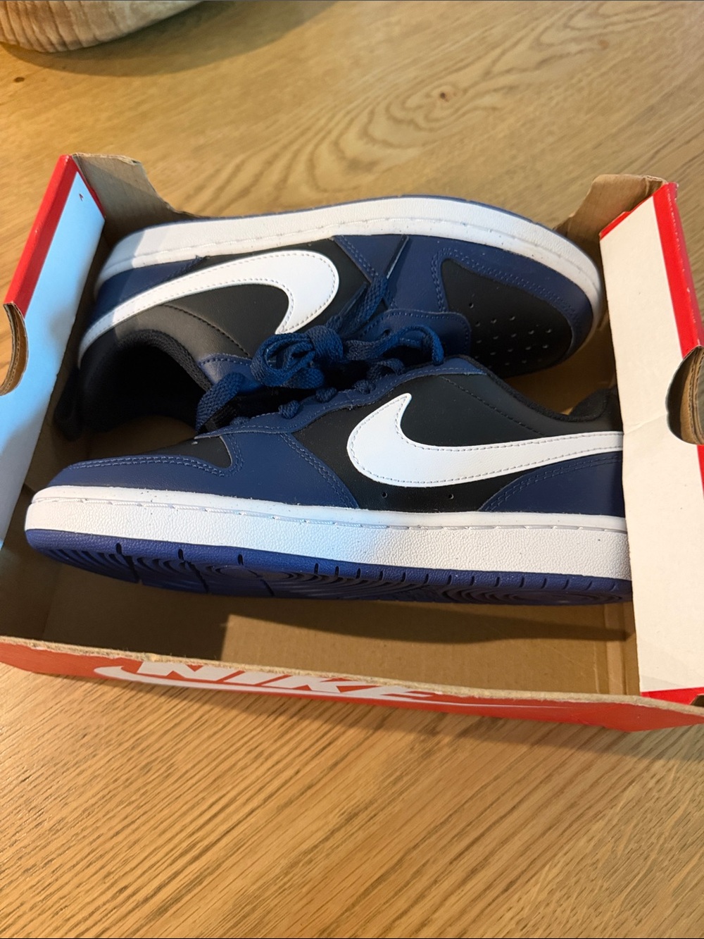 Nike Kids Low-Top Sneakers in Navy, Black and White